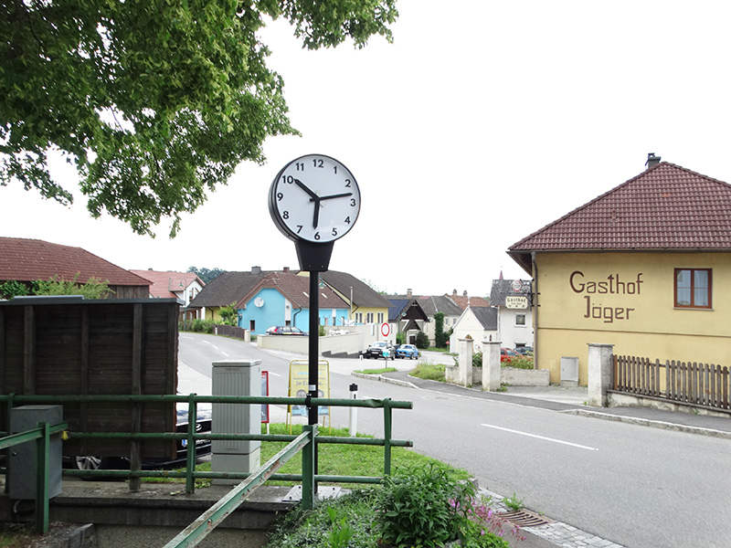 Gleichzeituhr 18h14